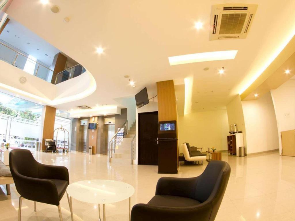 Hotel 88 Grogol By Wh Dżakarta Zewnętrze zdjęcie