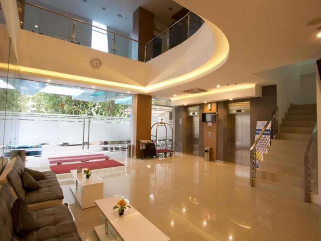 Hotel 88 Grogol By Wh Dżakarta Zewnętrze zdjęcie