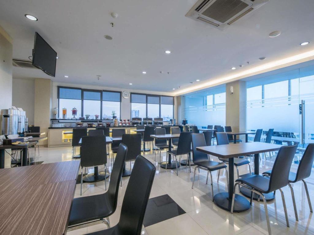 Hotel 88 Grogol By Wh Dżakarta Zewnętrze zdjęcie