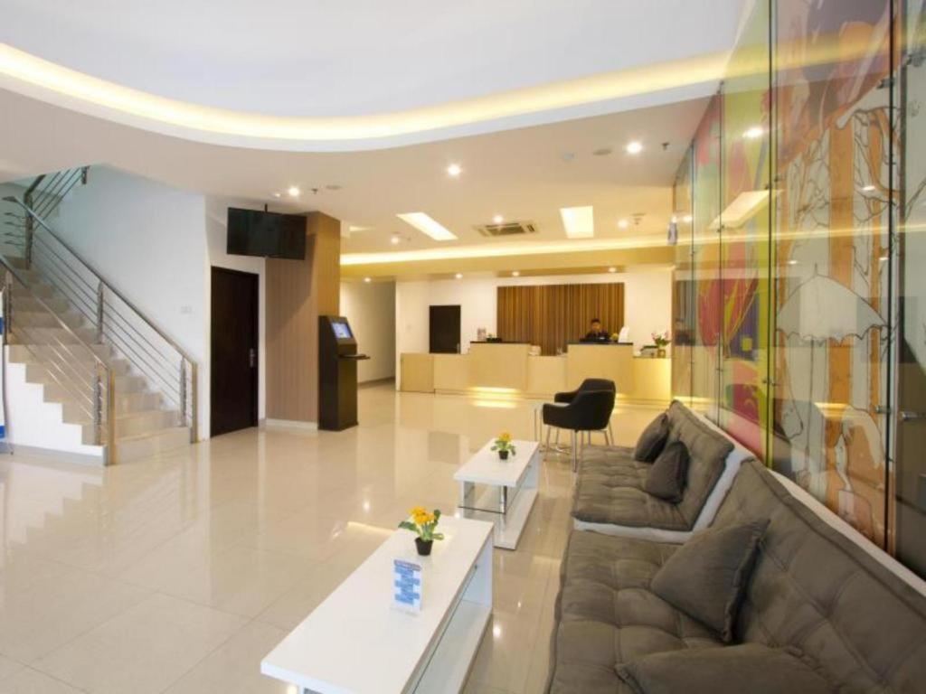 Hotel 88 Grogol By Wh Dżakarta Zewnętrze zdjęcie